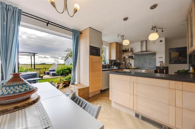 Kitchen diner