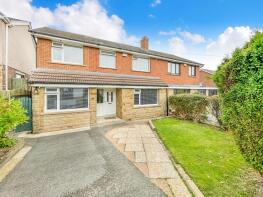 28, Briarlyn Avenue, Birchencliffe, Huddersfield HD3 3NN