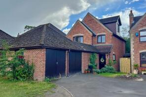 9, Robert Sparrow Gardens, Crowmarsh Gifford, Wallingford OX10 8DQ