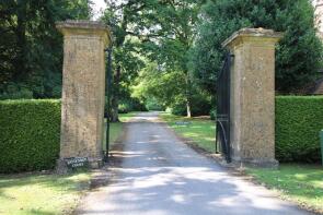 2, Yattendon Court Gardens, Yattendon Lane, Yattendon, Thatcham RG18 0UW