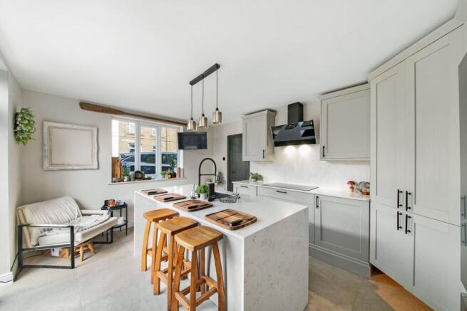 OPEN-PLAN DINING KITCHEN
