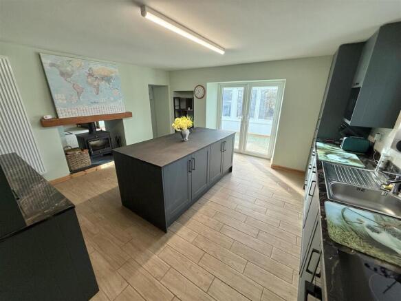 KITCHEN/ DINING ROOM