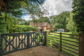 Hartsbourne, Highcotts Lane, Guildford GU4 7XA