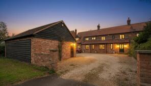 5 Kookery Nook, Risborough Road, Aylesbury HP17 8LY