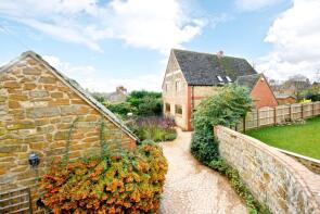 2 Butchers Barn, The Close, Towcester NN12 8NQ