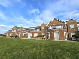 6, Victoria Court, Hurst Point View, Totland Bay PO39 0FD