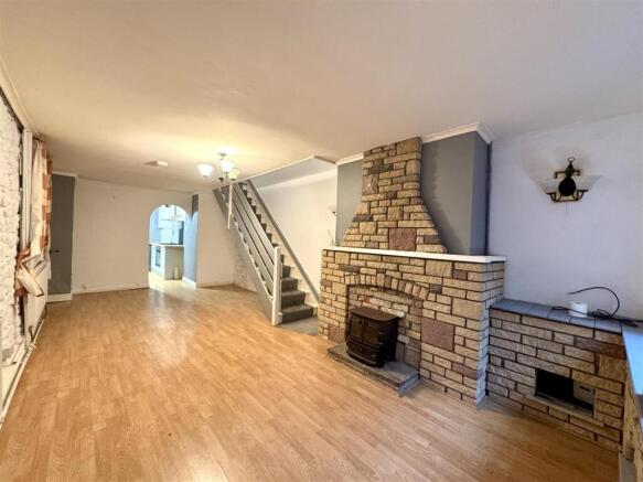 LIVING/DINING ROOM