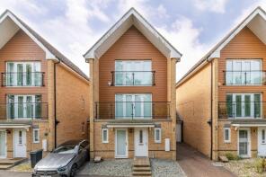 8, Edgeworth Close, Slough SL3 7FS