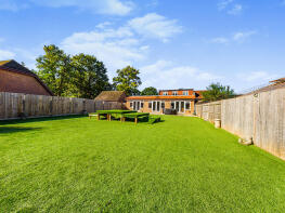Meadcot, Nuthurst Street, Horsham RH13 6RG