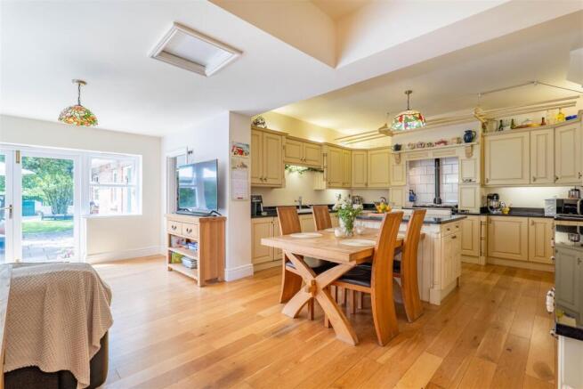 Kitchen/Breakfast Room