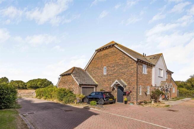12 Rook Farm Way, Hayling Island-Small-PorticoMark