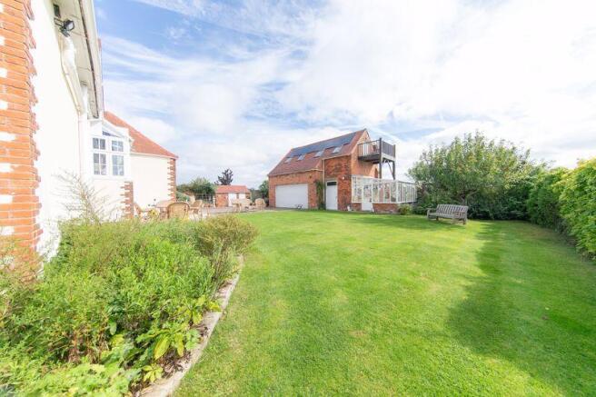 Private garden & coach house