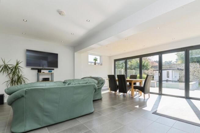 Living/Dining Area