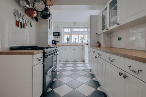 Evans Avenue, Watford, WD25