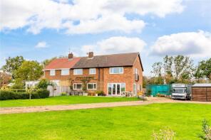4, Weedon Hill Farm Cottages, Buckingham Road, Aylesbury HP22 4DP