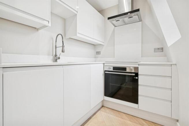 Flat 4 20 Hoyle Road kitchen.jpg