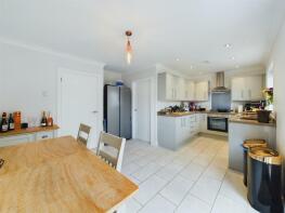 10, Coed Y Dderwen, Cwmgwili, Llanelli SA14 6DZ