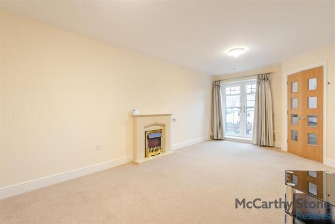 8675841-interior02.jpg
