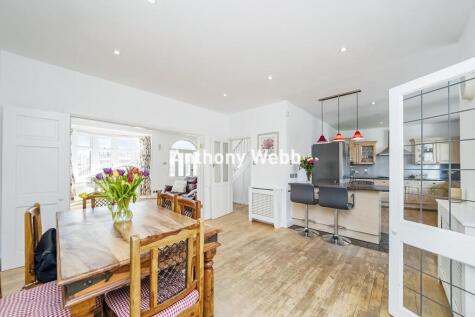 Ashley Gardens, Palmers Green, N13