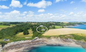 Porthcurnick Lodge, Road From Porthcurnick Beach To Sedgers Barn, Rosevine, Truro TR2 5EW