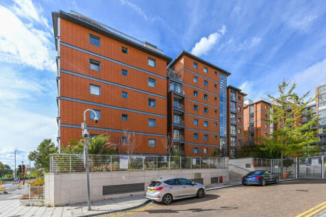 Holland Gardens, Brentford, TW8