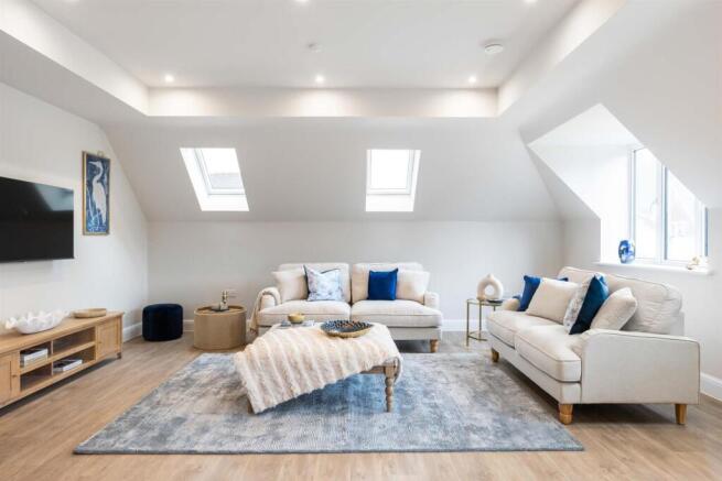 7 McLaren Court, 1 Cobham Road, KT22  9AU-18.jpg