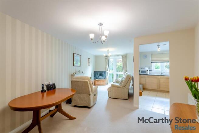 8690452-interior11.jpg