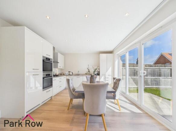 KITCHEN/DINING ROOM