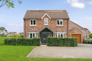 8, Fox Meadow, Dursley GL11 5FE