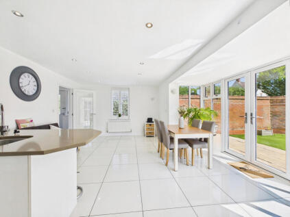 Pelling Way, Broadbridge Heath, Horsham, West Sussex