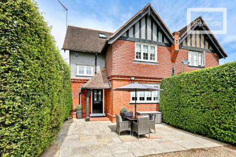 Creed Cottages, High Road, Epping