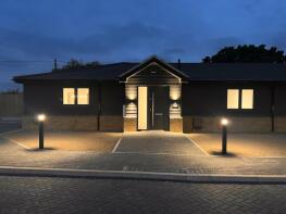 10, Greyhound Grove, Upminster RM14 3EQ
