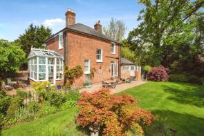 Salisbury House, Northbridge Street, Robertsbridge TN32 5NY