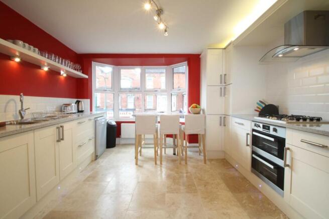 62LB Kitchen 1