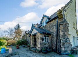 Madryn, Llawr-y-glyn, Caersws SY17 5RH