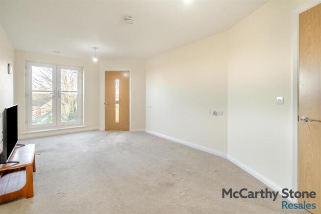 8676105-interior02.jpg