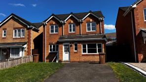 18, Dalwhinnie Court, Lawthorn, Irvine KA11 2ES
