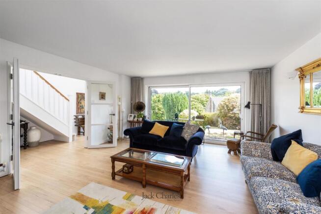 4 Culver Drive, Oxted, RH8 9HP 006.jpg