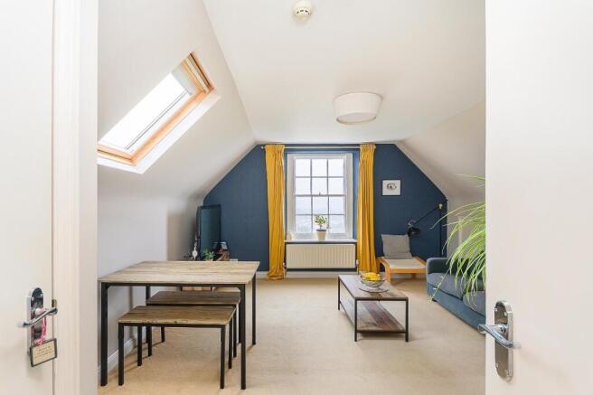F51W6R0WOT - Living Room F.jpg