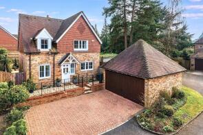 8, Staceys Meadow, Elstead, Godalming GU8 6BX