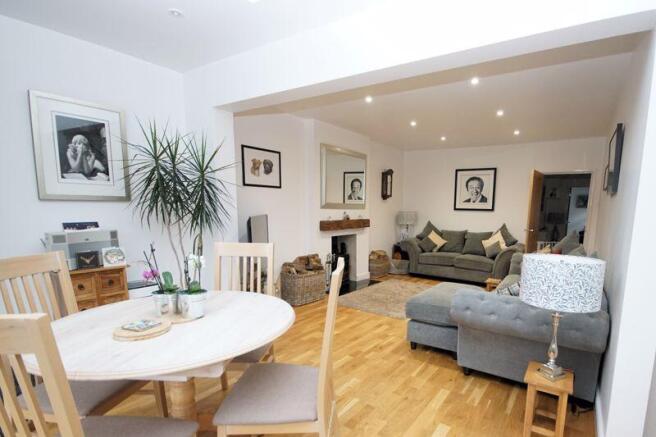 Lounge/Dining Room