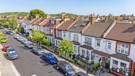 Mount Avenue, London, Greater London, E4