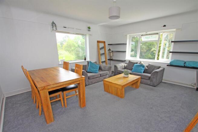 Living room a.jpg