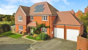 26, Coach Barn Lane, Hailsham BN27 3YR