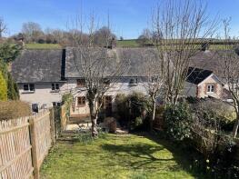 Lark Rise, The Holloway, Holywell Lake, Wellington TA21 0EL