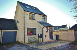 32, Chichester Place, Carterton OX18 3PD