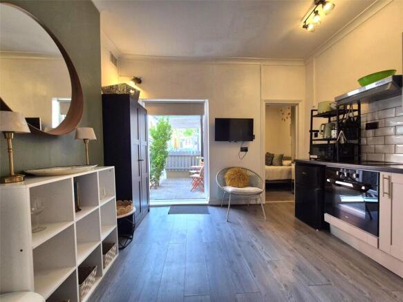 Lounge/Kitchen