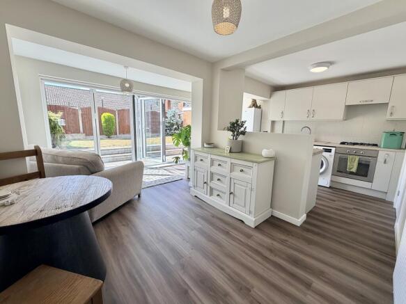 LIVING KITCHEN/DINER