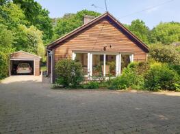 Robinswood, Bepton Road, Midhurst GU29 9RB