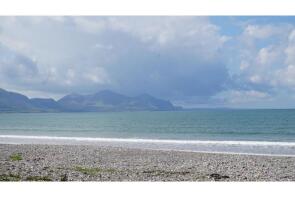 Ty Traeth Copr, Road From Road To Llandwrog To Dinas Dinlle, Caernarfon LL54 5TW
